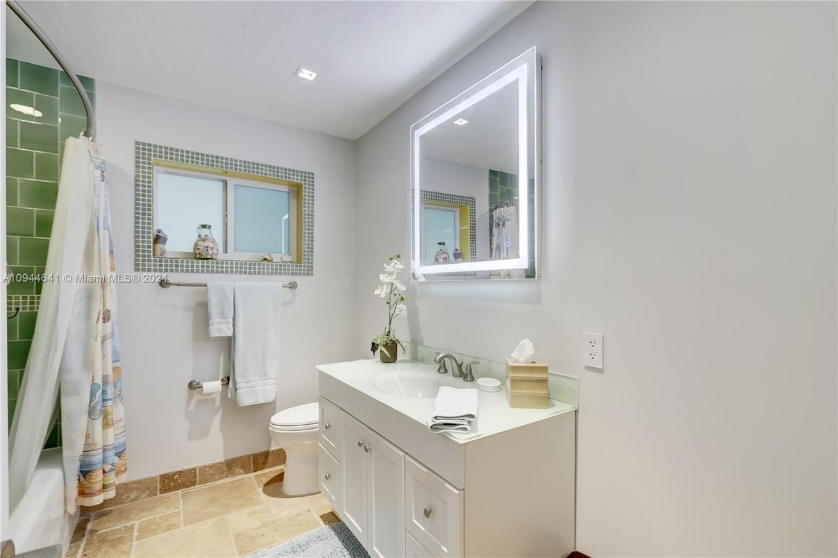 Bathroom, Interior, Recessed Lighting