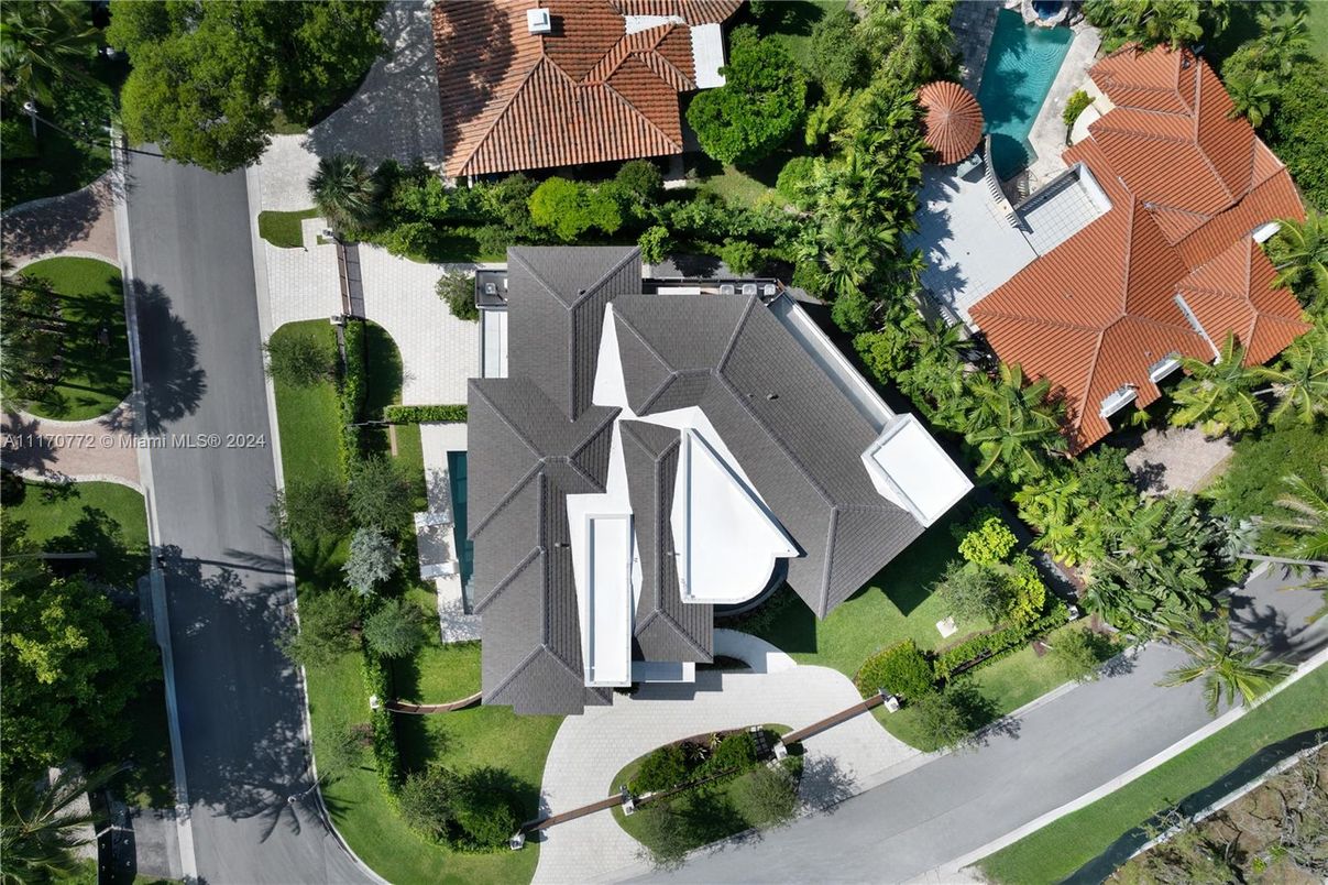 Exterior, Drone