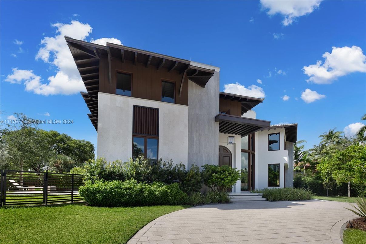 Backyard, Exterior, Facade, Modern
