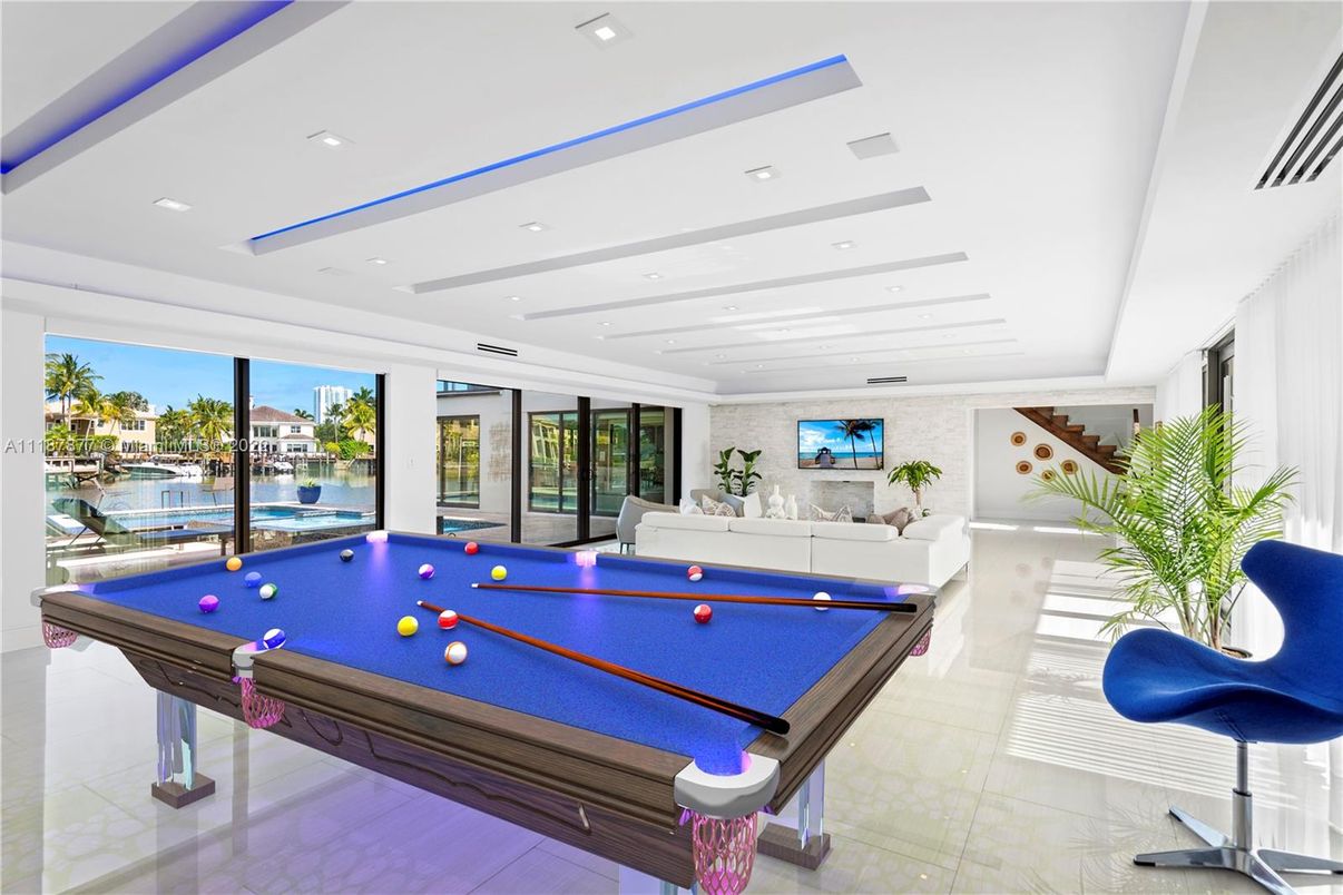 Billiard Table, Game Room, Interior, Living room, Recessed Lighting