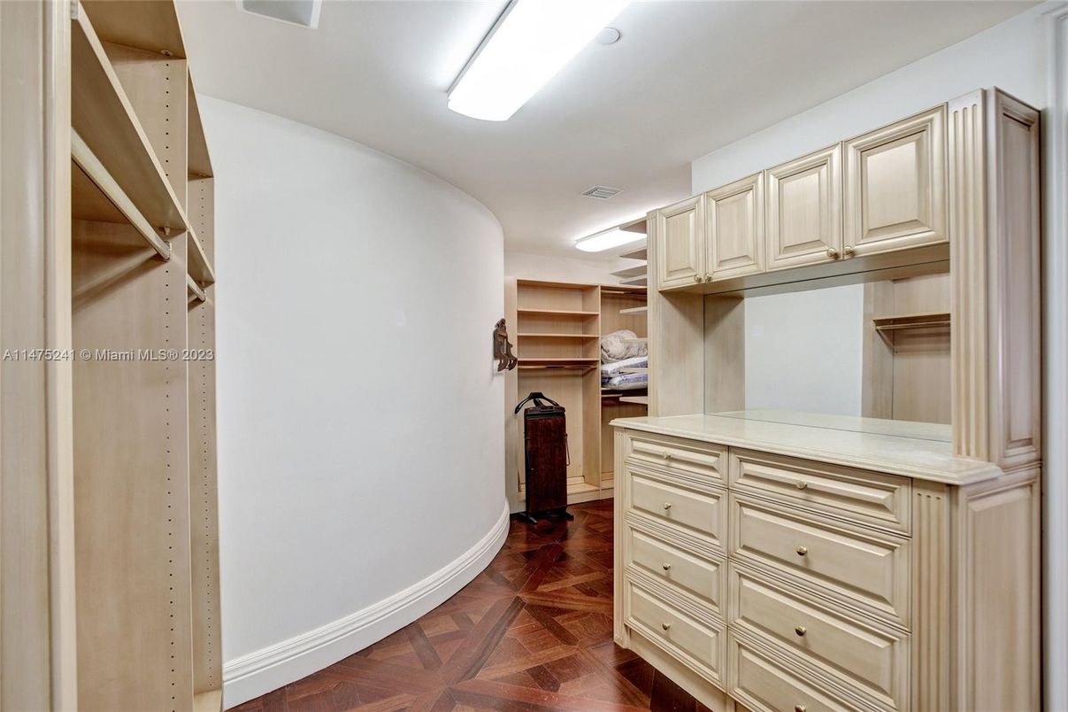 Interior, Walk-in Closets, Wood Texture Flooring