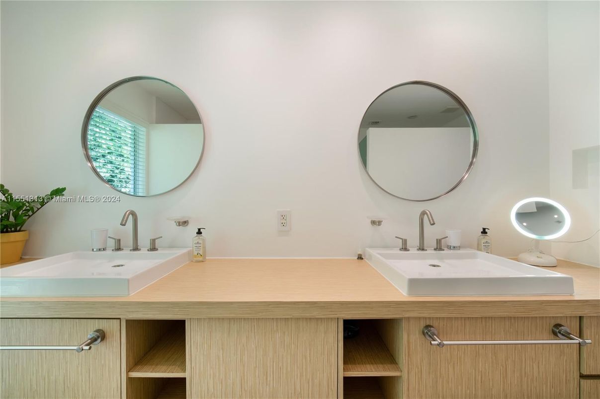 Bathroom, Dual Sink Vanities, Interior