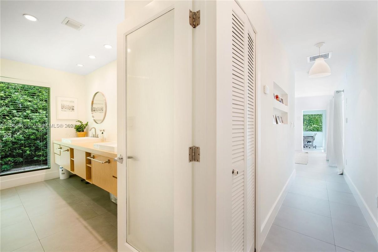 Bathroom, Interior, Pendant Lights, Recessed Lighting