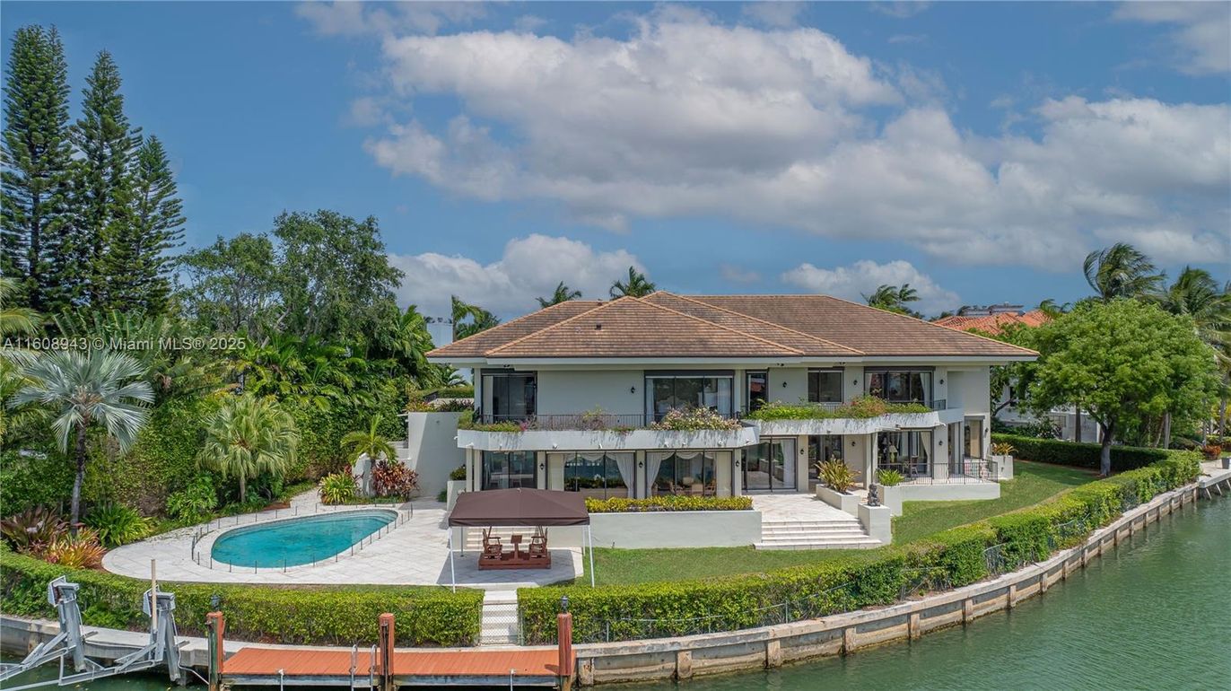 Exterior, Pool, Water