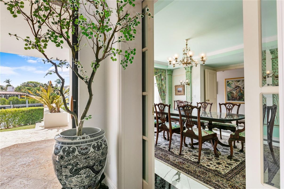 Chandelier, Dining room, Interior