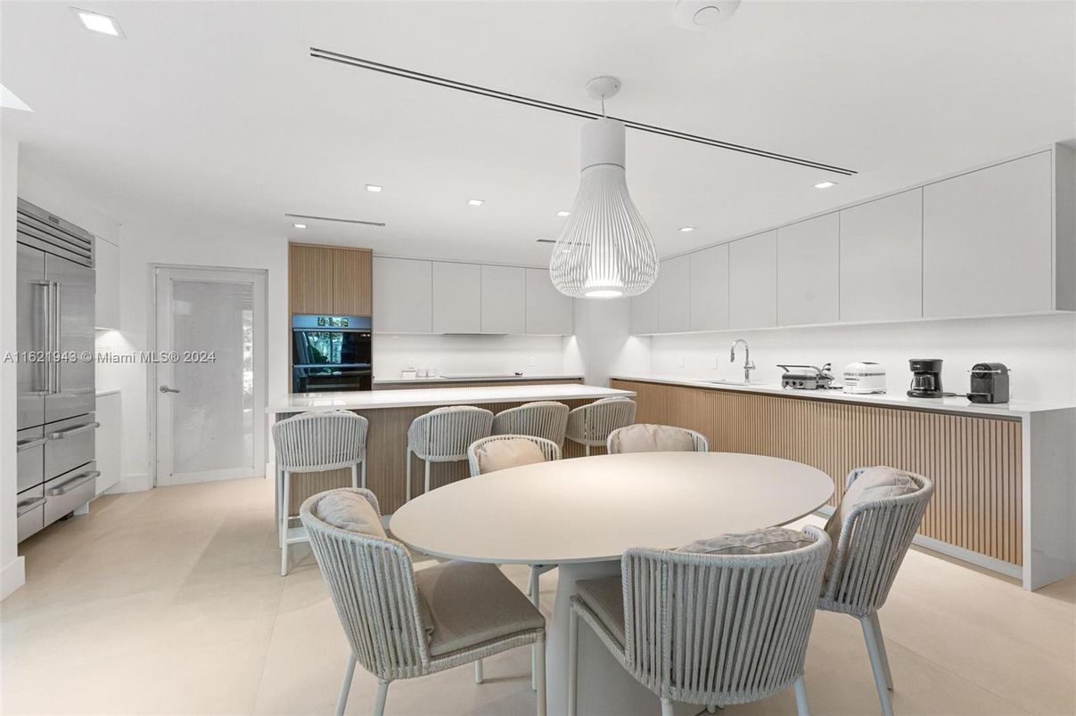 Dining room, Interior, Kitchen, Pendant Lights, Recessed Lighting, Stainless Steel Appliances