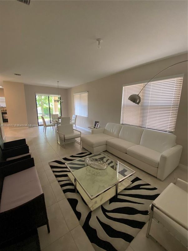 Dining room, Interior, Living room, Pendant Lights
