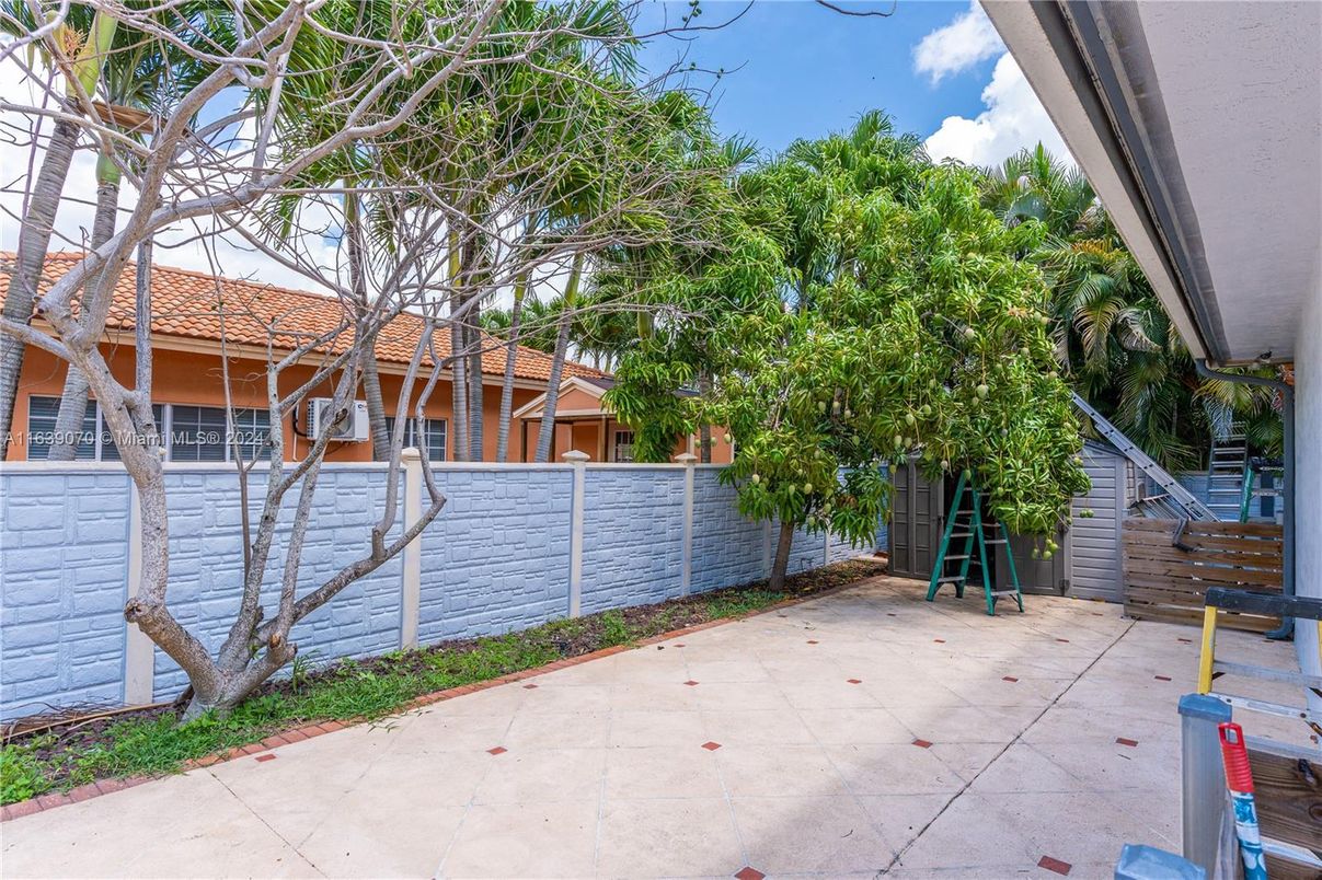 Backyard, Exterior