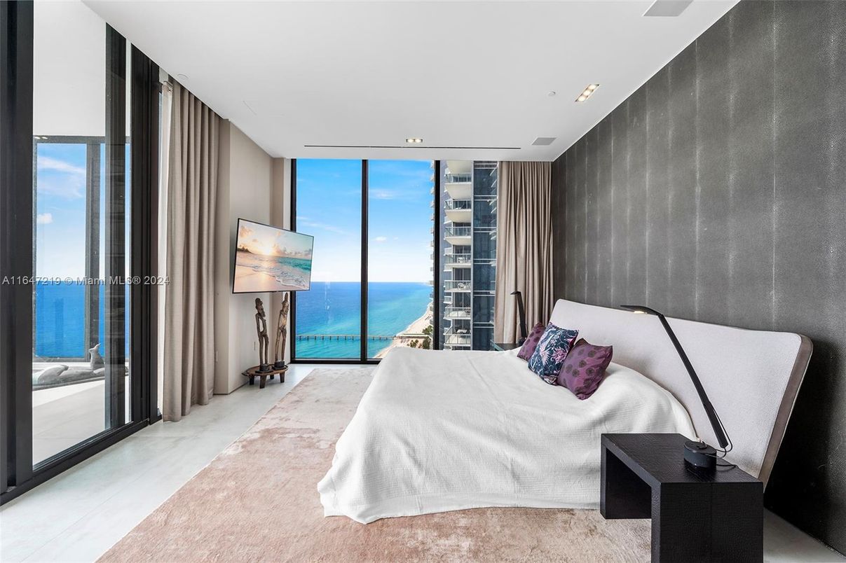 Bedroom, Interior, Recessed Lighting, Water
