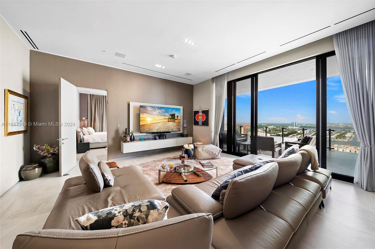 Interior, Living room, Recessed Lighting, Water