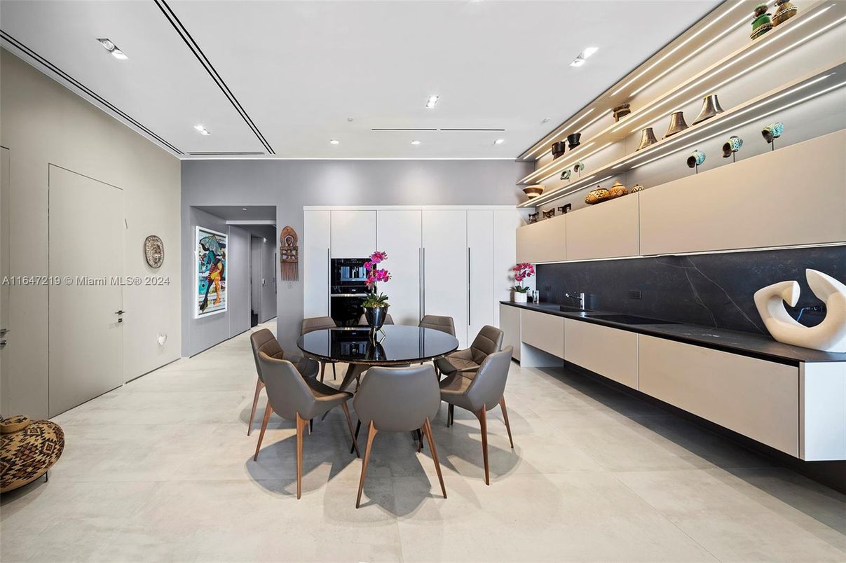Dining room, Interior, Kitchen, Recessed Lighting