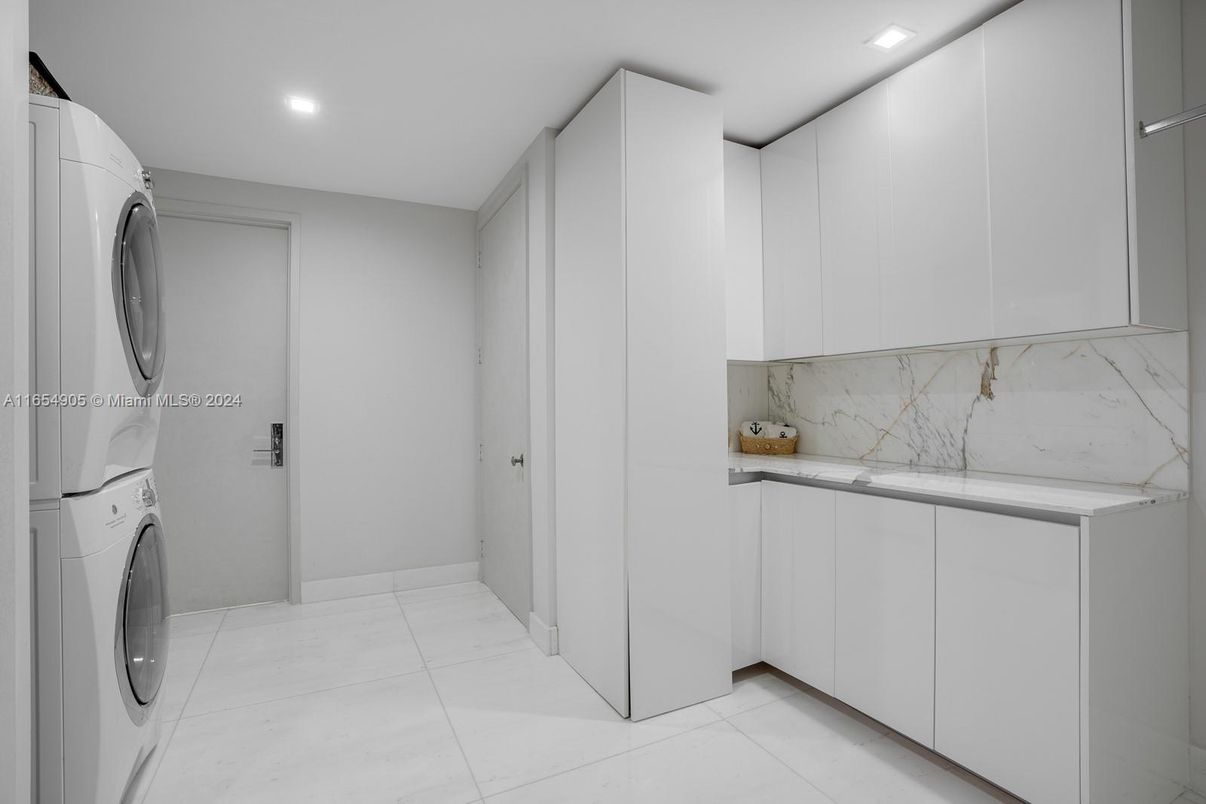 Interior, Recessed Lighting, Washer