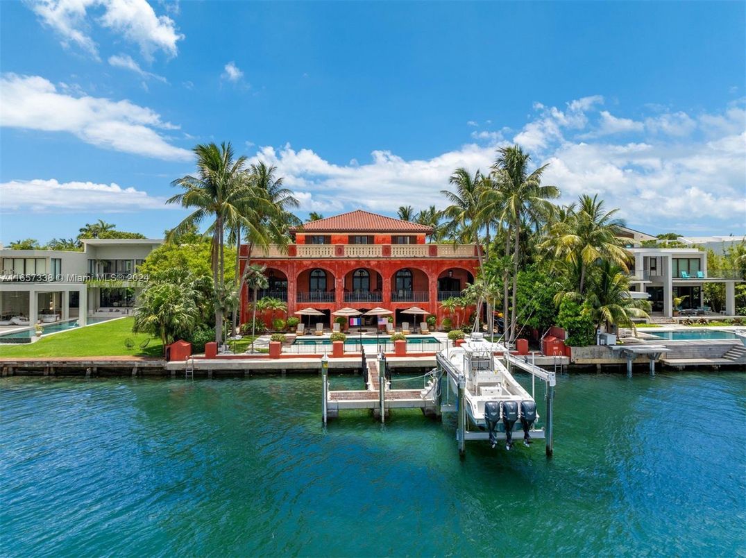 Exterior, Lake