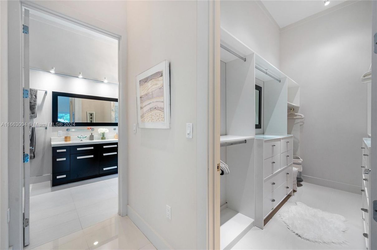 Interior, Recessed Lighting, Walk-in Closets