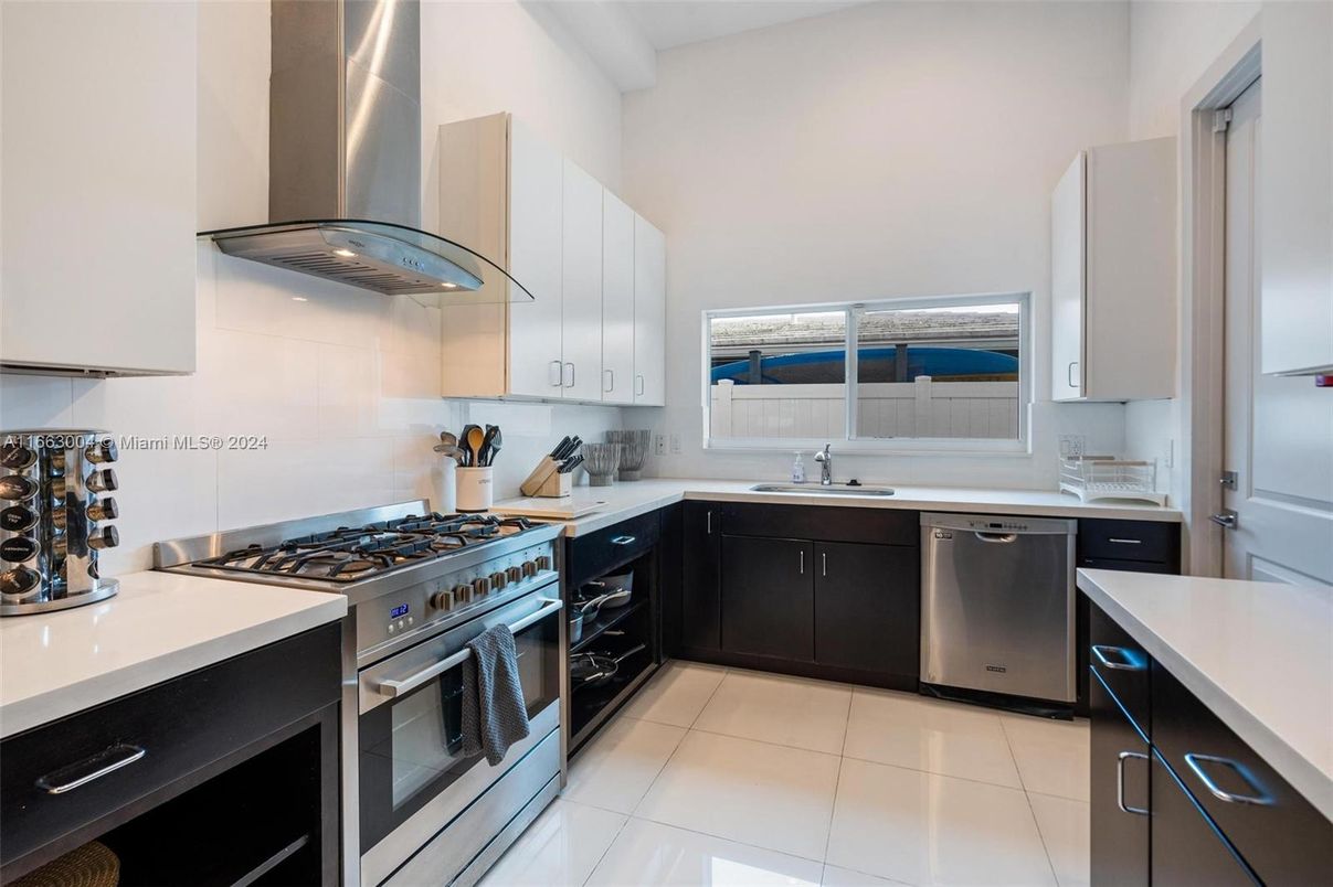 Interior, Kitchen, Stainless Steel Appliances