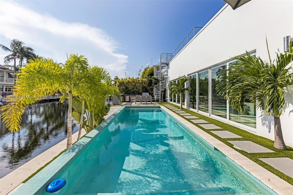 Exterior, Pool, Water
