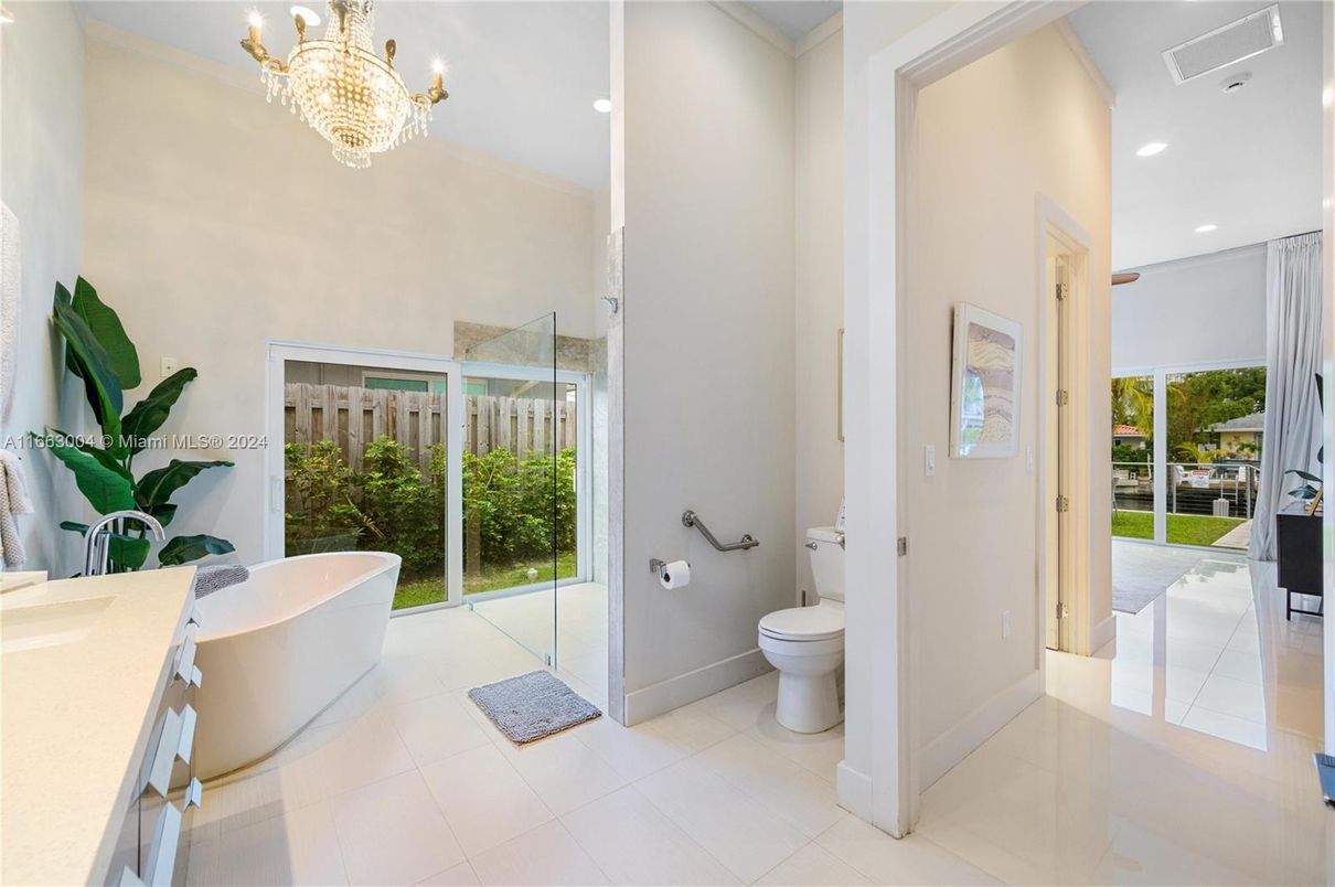 Bathroom, Chandelier, Free Standing Baths, Interior, Recessed Lighting