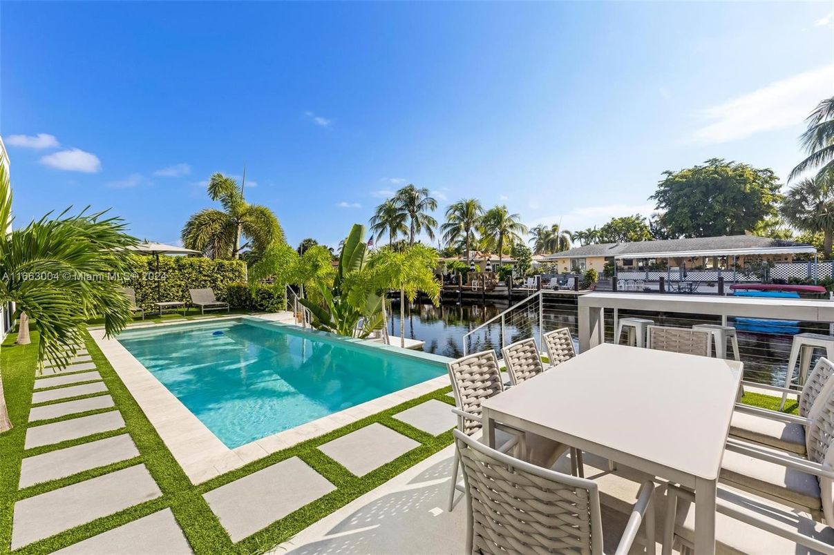 Exterior, Pool, Water