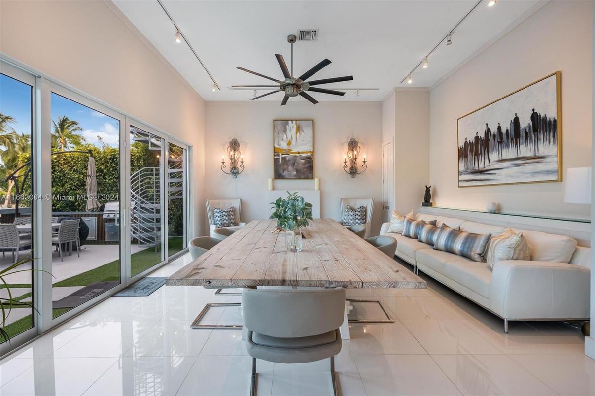 Dining room, Interior