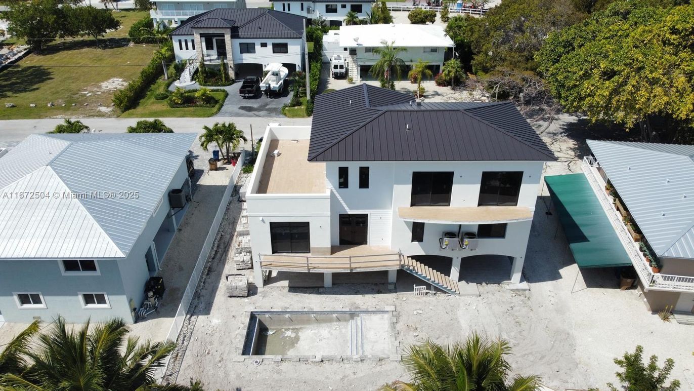 Exterior, Drone