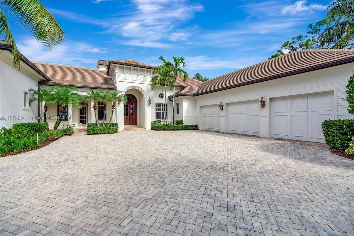 Attached, Exterior, Facade, Mediterranean
