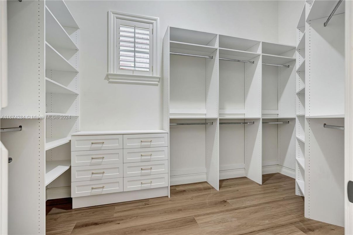 Interior, Walk-in Closets, Wood Texture Flooring