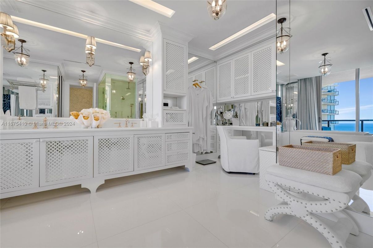 Bathroom, Interior, Pendant Lights, Water