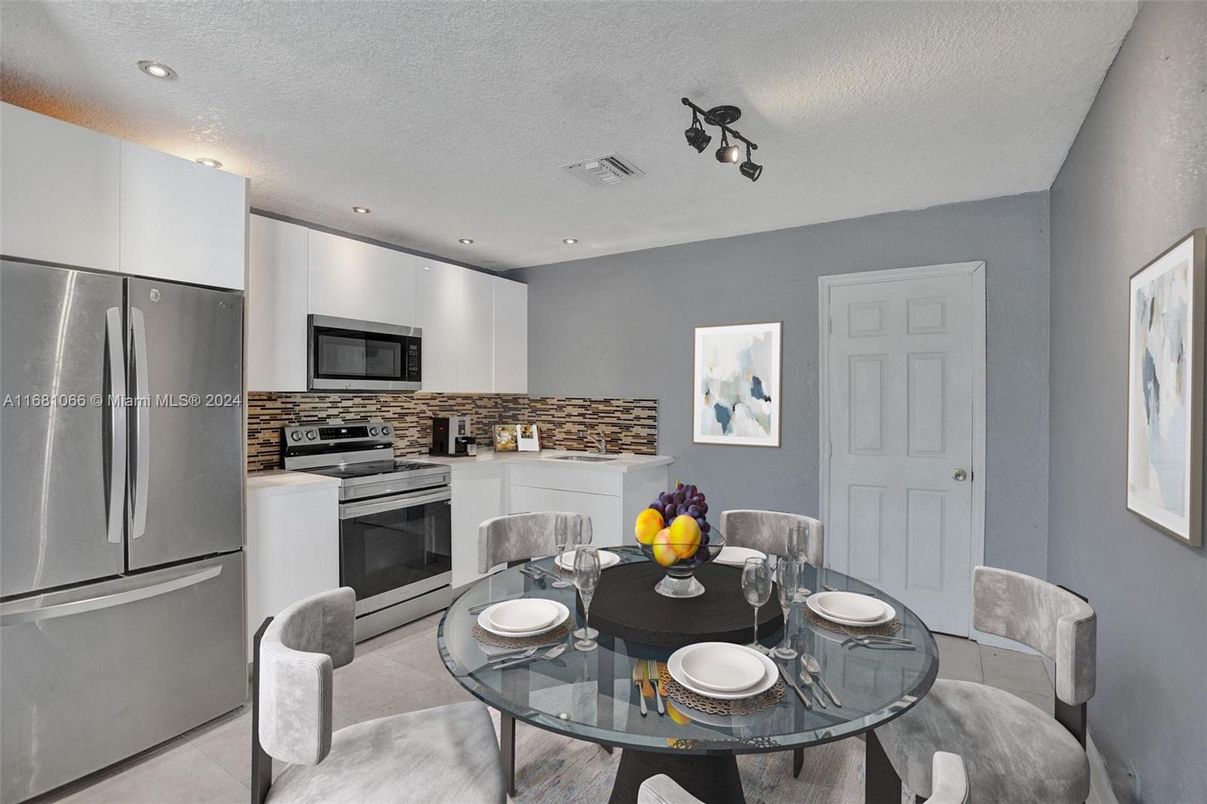 Dining room, Interior, Kitchen, Recessed Lighting, Stainless Steel Appliances