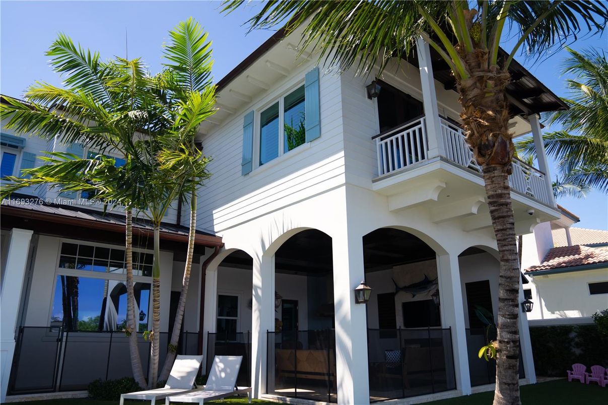 Exterior, Facade, Mediterranean