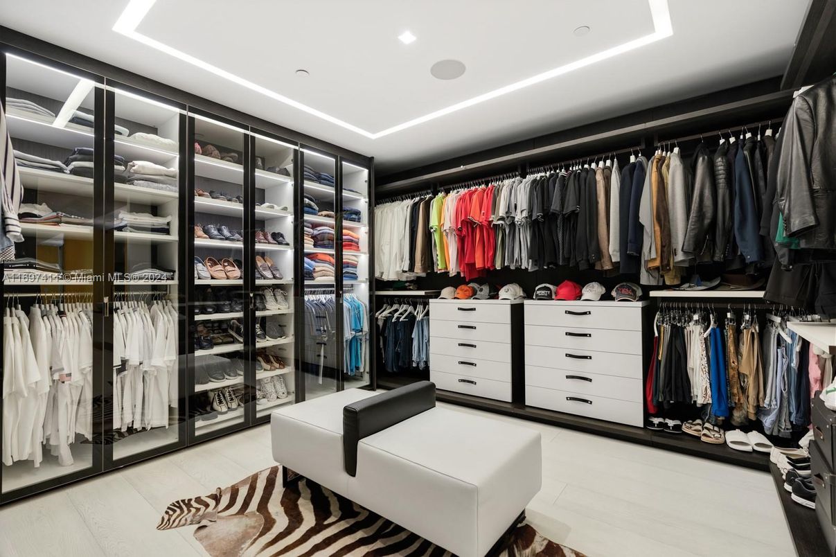 Interior, Recessed Lighting, Walk-in Closets, Wood Texture Flooring