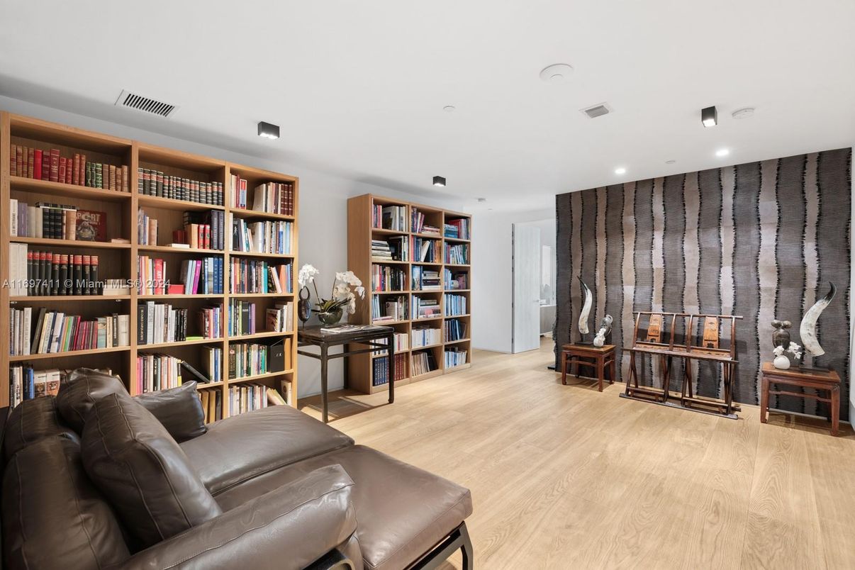 Interior, Recessed Lighting, Wood Texture Flooring