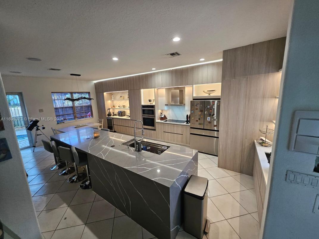 Dining room, Interior, Kitchen, Pendant Lights, Recessed Lighting, Stainless Steel Appliances