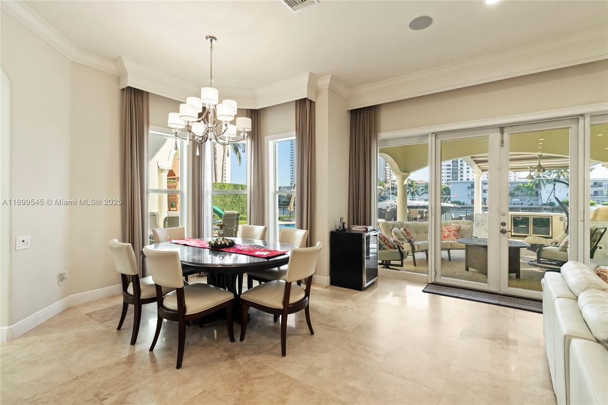 Chandelier, Dining room, Interior