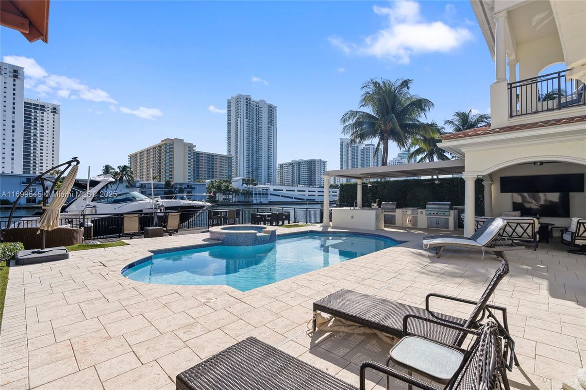 Exterior, Pool