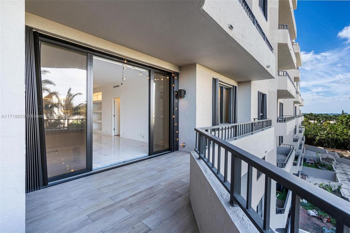 Exterior, Wood Texture Flooring