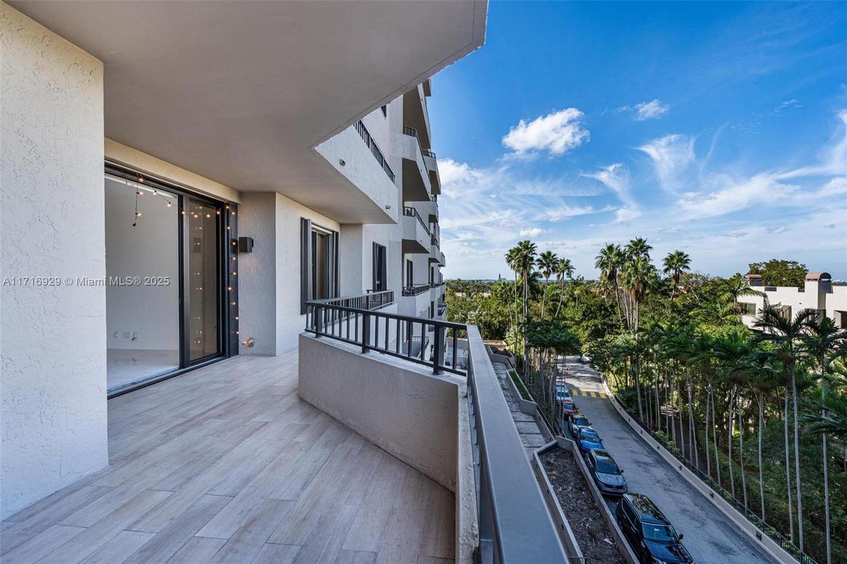 Exterior, Wood Texture Flooring