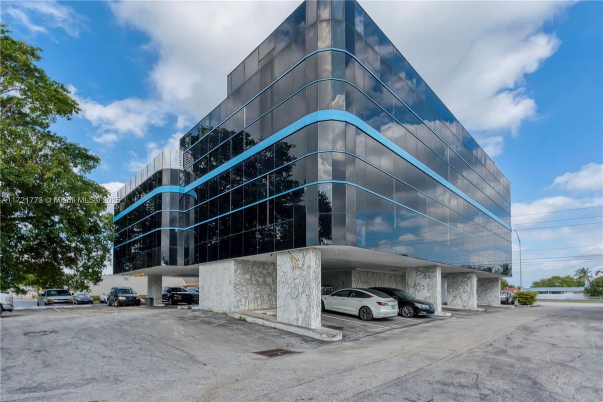 Exterior, Facade, Highrise