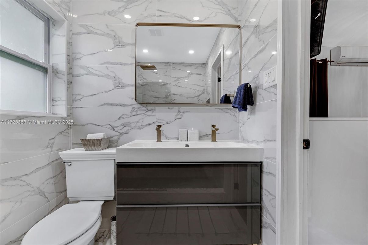 Bathroom, Interior, Marble Walls, Recessed Lighting
