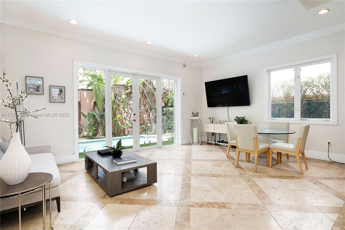 Dining room, Interior, Living room, Recessed Lighting