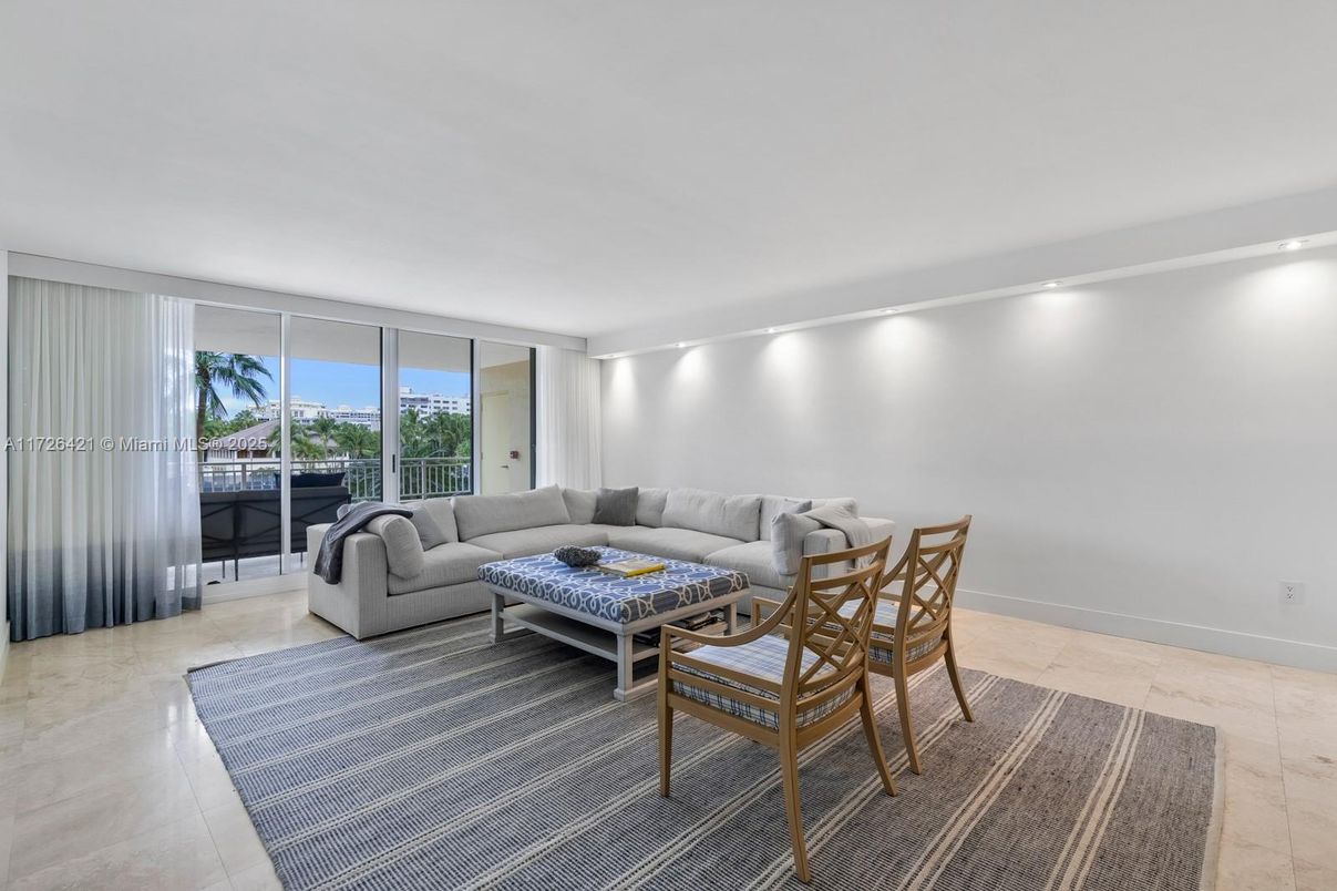 Dining room, Interior, Living room, Recessed Lighting