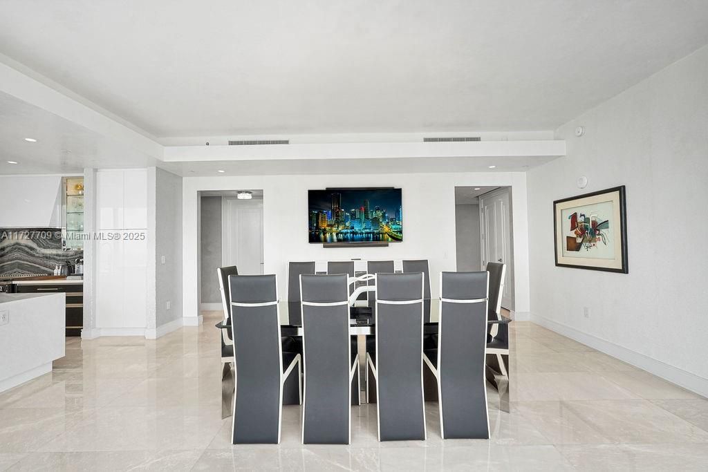 Dining room, Interior, Recessed Lighting