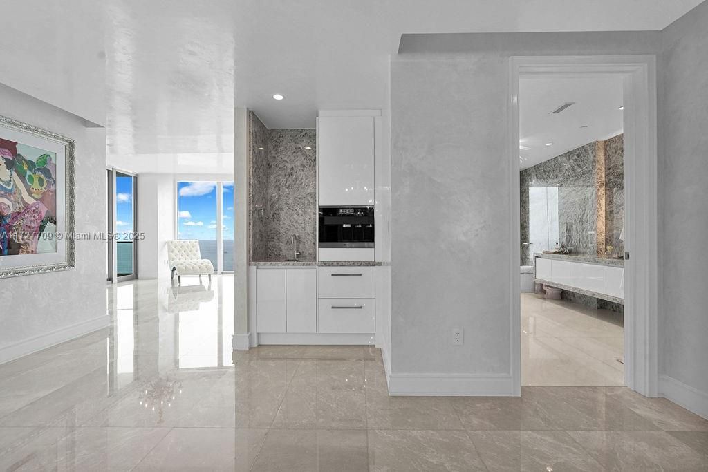 Interior, Kitchen, Recessed Lighting, Water