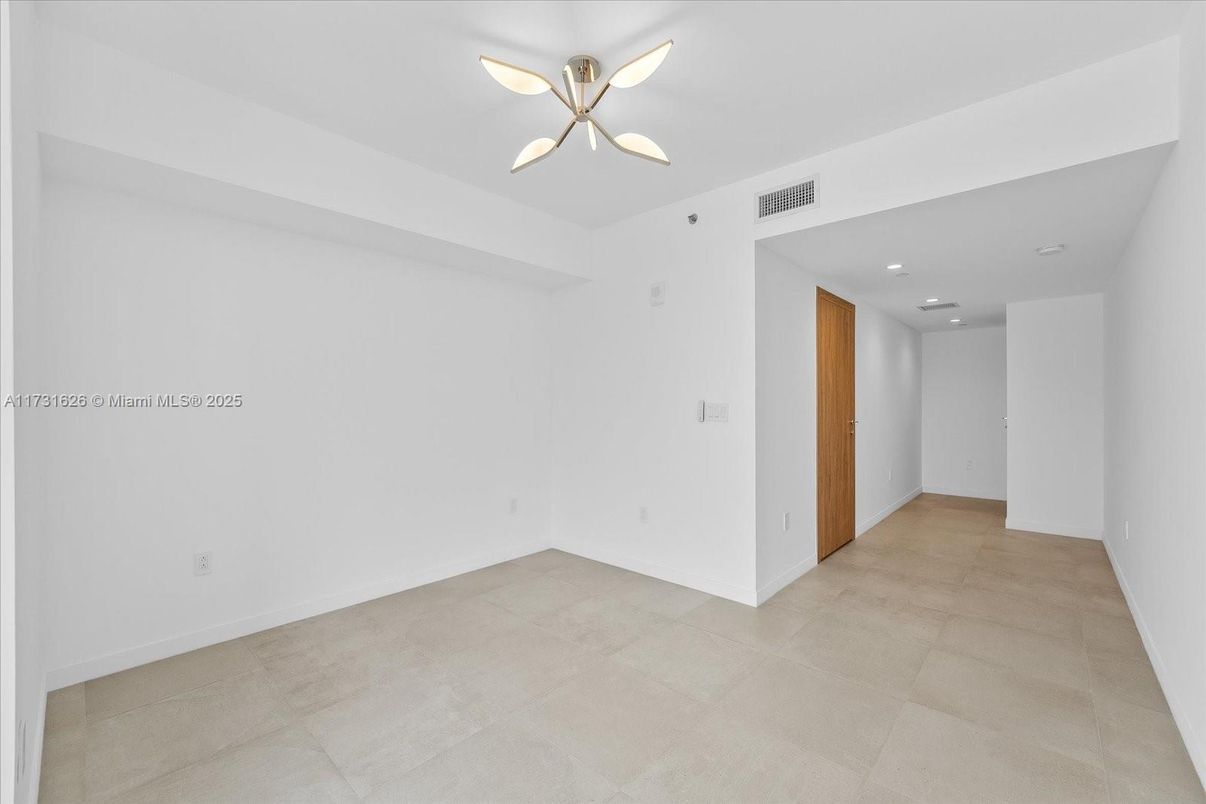 Empty room, Interior, Pendant Lights, Recessed Lighting
