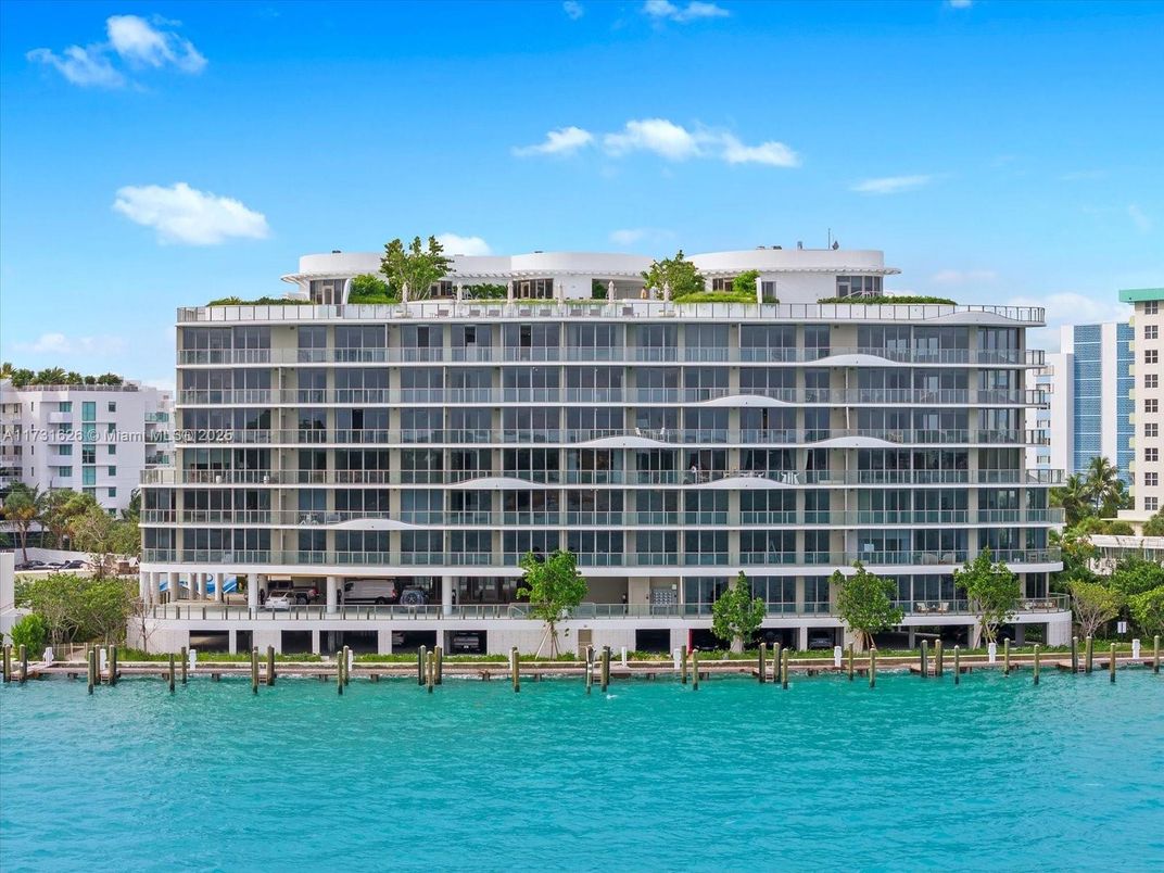 Exterior, Lake