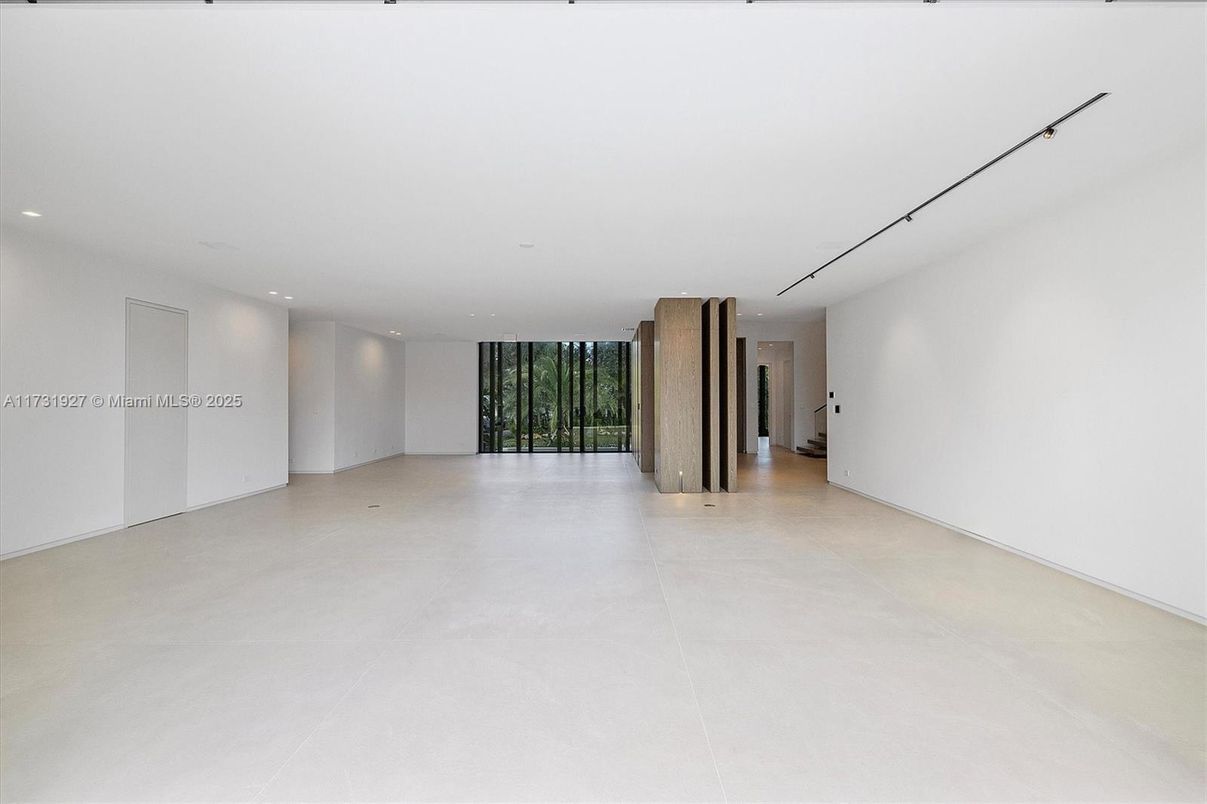 Empty room, Interior, Recessed Lighting
