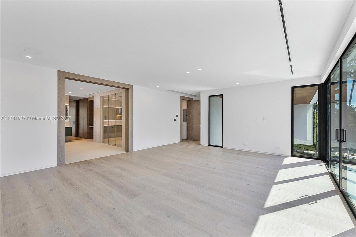 Empty room, Interior, Recessed Lighting, Wood Texture Flooring