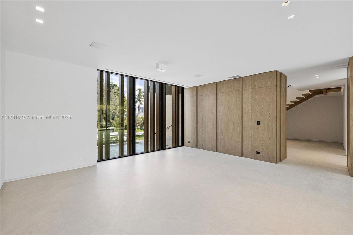 Empty room, Interior, Recessed Lighting