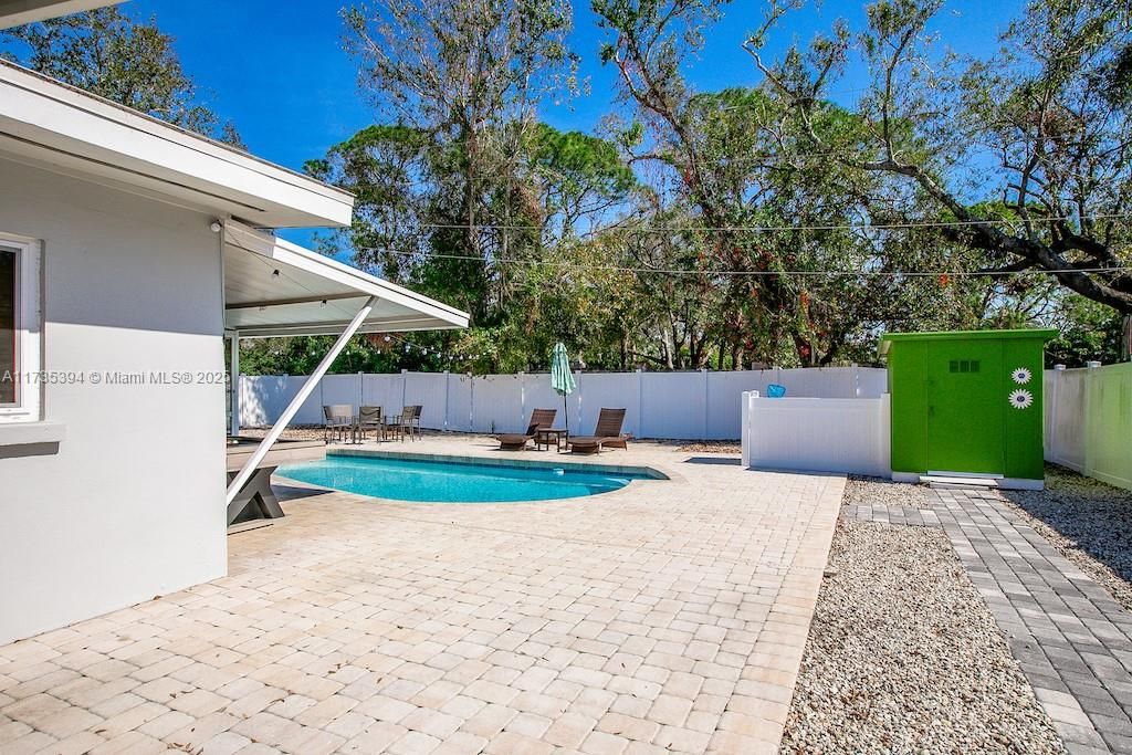 Exterior, Pool
