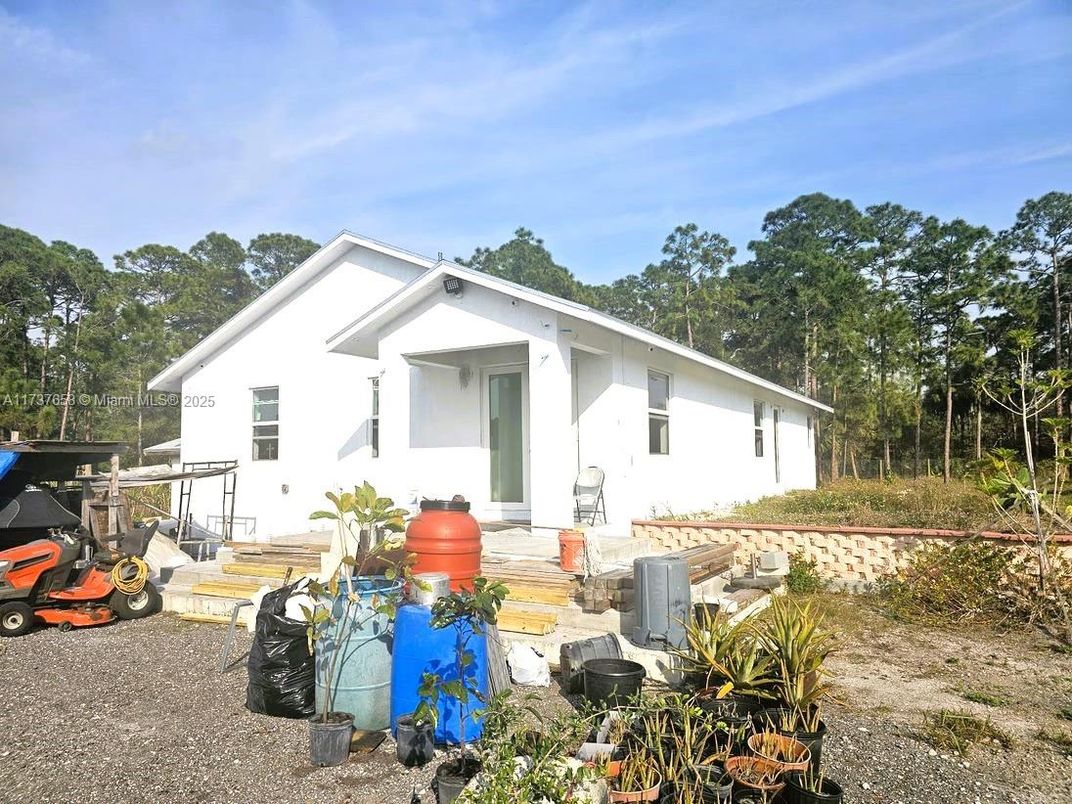 Backyard, Exterior