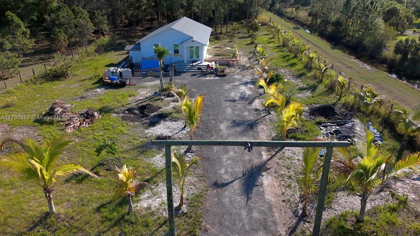 Exterior, Drone